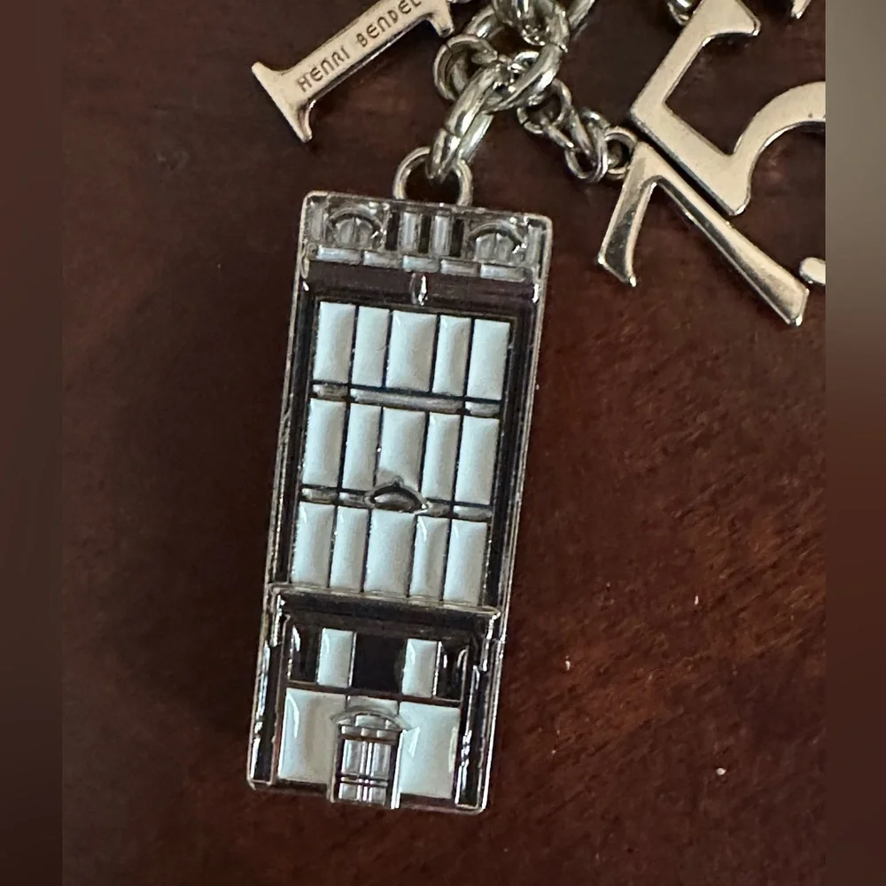 Gorgeous Henri Bendel Iconic 712  5th Avenue Gold Keychain Fob Bag Charm VGUC
